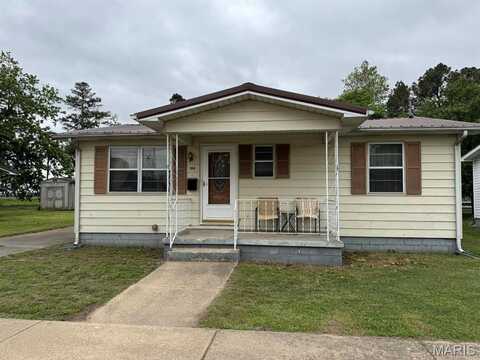 104 Day Avenue, Bernie, MO 63822