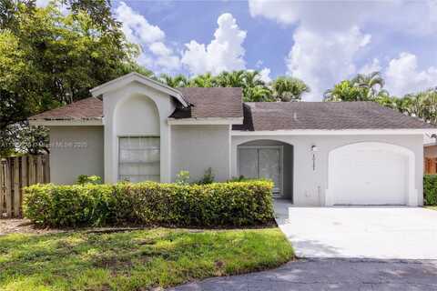 10121 NW 51st Ln, Doral, FL 33178
