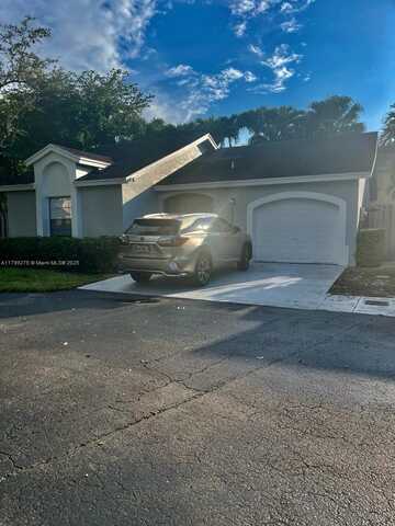 10121 NW 51st Ln, Doral, FL 33178