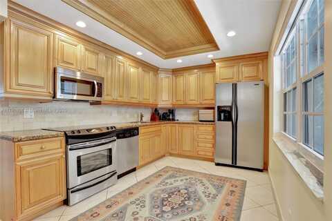 4020 W Palm Aire Dr, Pompano Beach, FL 33069