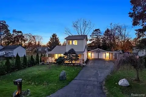 2716 WEAVERTON, Rochester Hills, MI 48307