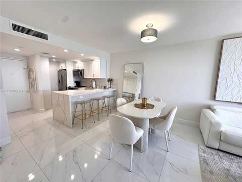 2899 Collins Ave, Miami Beach, FL 33140
