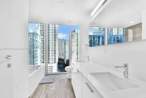 1300 Brickell Bay Dr, Miami, FL 33131