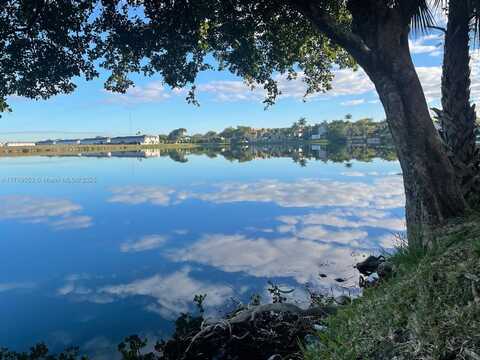 471 Ives Dairy Rd, Miami, FL 33179