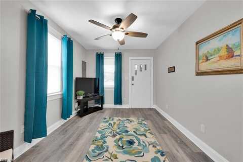 802 Powhatan Parkway, Hampton, VA 23661