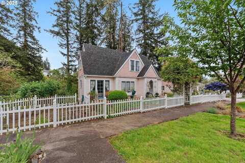 891 E 1ST ST, Coquille, OR 97423