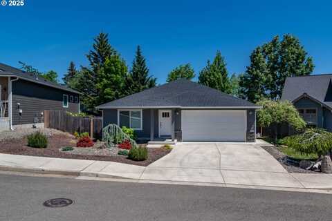 945 SE GOLDEN EAGLE AVE, Roseburg, OR 97470