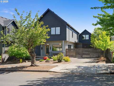 4566 NE Cesar E Chavez BLVD, Portland, OR 97211