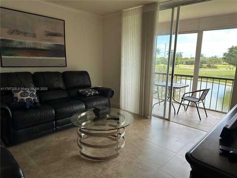 9320 S Hollybrook Lake Dr, Pembroke Pines, FL 33025
