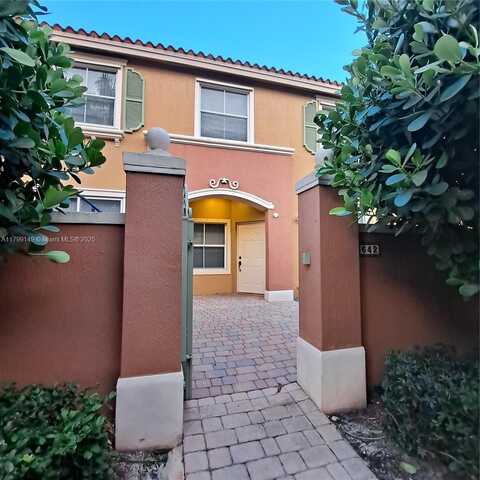 642 SW 106th Ave, Pembroke Pines, FL 33025