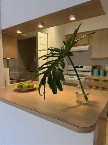 18322 NW 68th Ave, Hialeah, FL 33015
