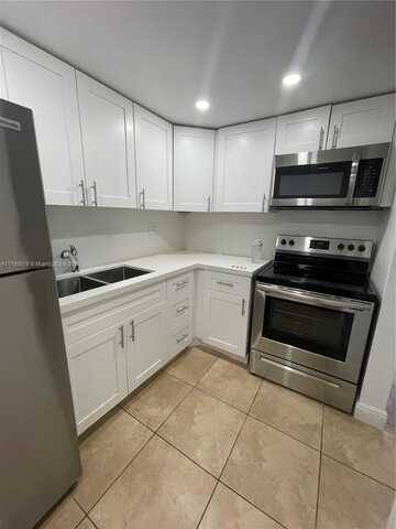 8607 SW 68th Ct, Pinecrest, FL 33156