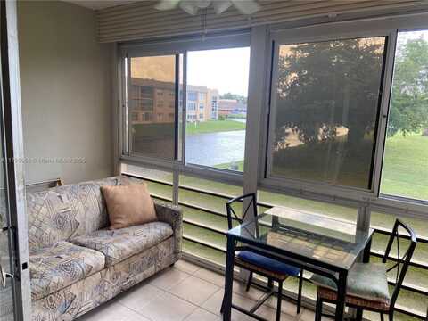 9581 Sunrise Lakes Blvd, Sunrise, FL 33322
