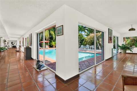 8150 SW 77th St, Miami, FL 33143