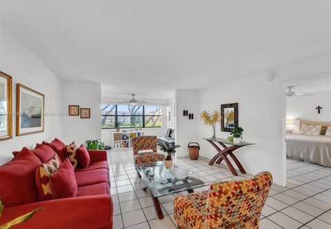 10451 Sunrise Lakes Blvd, Sunrise, FL 33322