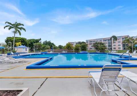 10451 Sunrise Lakes Blvd, Sunrise, FL 33322