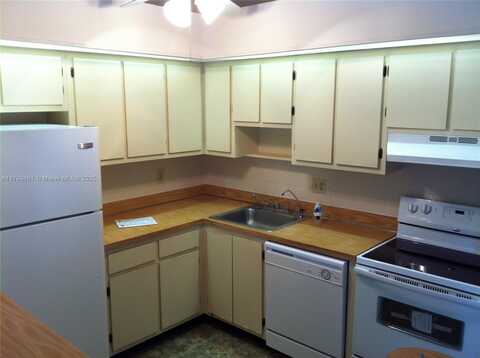 9704 S Belfort Cir, Tamarac, FL 33321