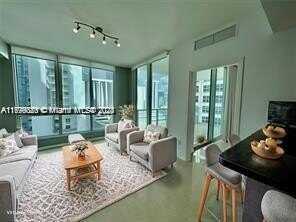 300 S Biscayne Blvd, Miami, FL 33131