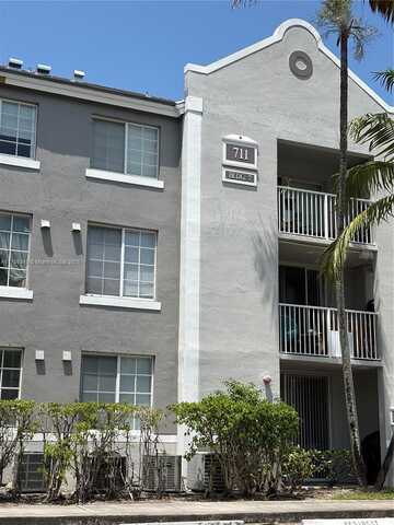 711 SW 111th Way, Pembroke Pines, FL 33025
