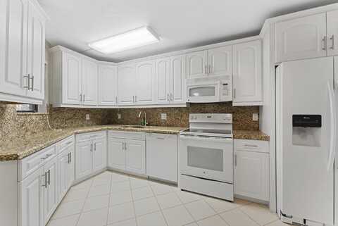 5651 Camino Del Sol, Boca Raton, FL 33433