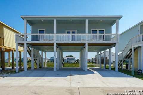 203 Paradise Dr, Rockport, TX 78382