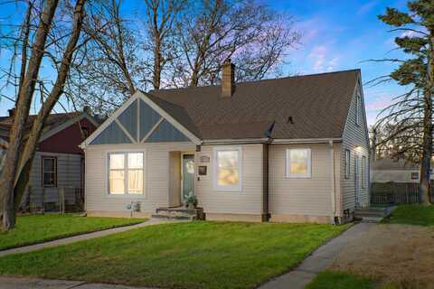 4950 N 21st St, Milwaukee, WI 53209
