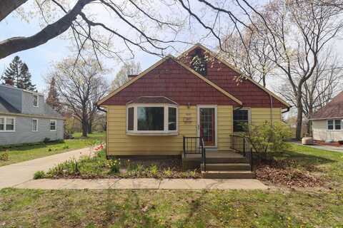 6745 N 56th St, Milwaukee, WI 53223
