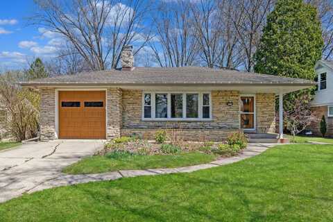8116 N Santa Monica Blvd, Fox Point, WI 53217