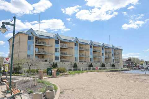 130 W Wisconsin Ave, Pewaukee, WI 53072