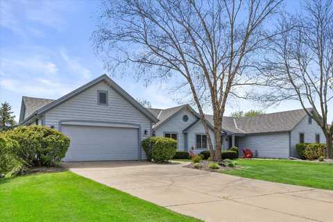 N48w16067 Lone Oak Ln, Menomonee Falls, WI 53051