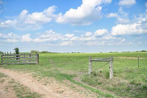 9150 Bauer Road, Fayetteville, TX 78940