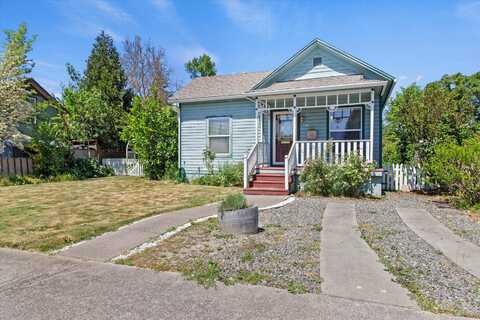 718 SW J Street, Grants Pass, OR 97526