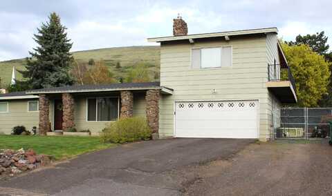 2003 Carlson Drive, Klamath Falls, OR 97603
