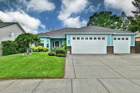 687 White Oak Avenue, Central Point, OR 97502