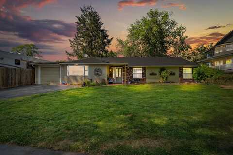 456 Edgewater Drive, Grants Pass, OR 97527