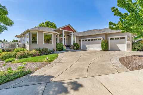39 Greenmoor Drive, Eagle Point, OR 97524