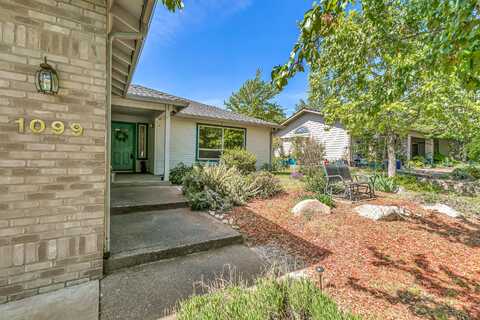 1099 Oak Knoll Drive, Ashland, OR 97520