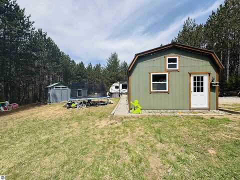 5492 SW Needleview Court, South Boardman, MI 49680
