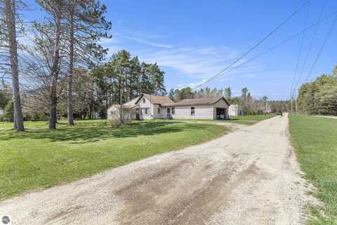 1810 W Houghton Lake Road, Lake City, MI 49651