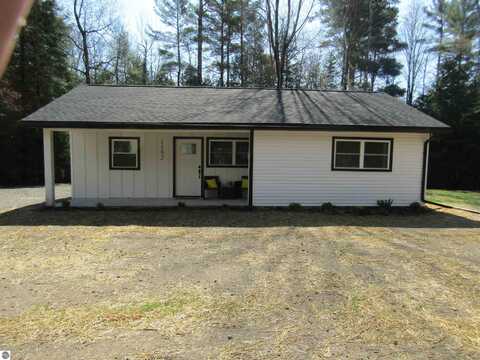 1192 Little Creek Road, SE, Alger, MI 48610