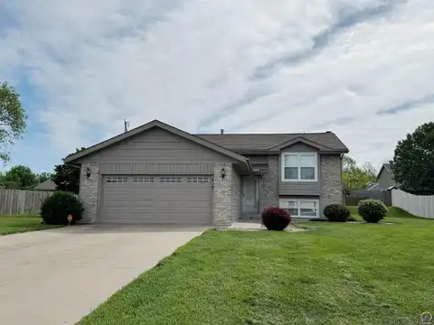 3418 SE Skylark DR, Topeka, KS 66605