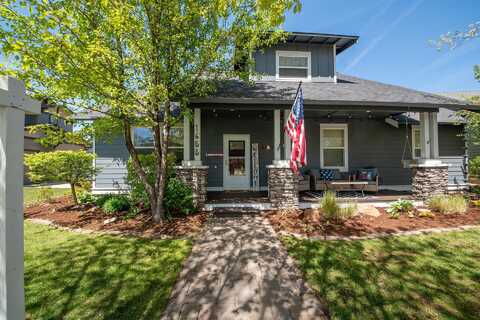 1655 NW Hemlock Avenue, Redmond, OR 97756