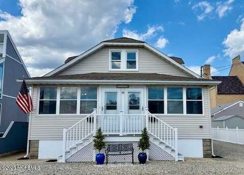105 Philadelphia Avenue, Lavallette, NJ 08735