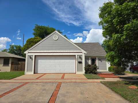 908 Avenue G NW, Childress, TX 79201