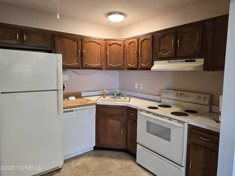 6 D Hancock Drive, Whiting, NJ 08759