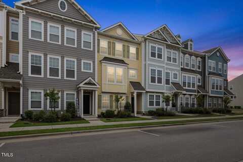 608 Grand Central Station, Apex, NC 27502