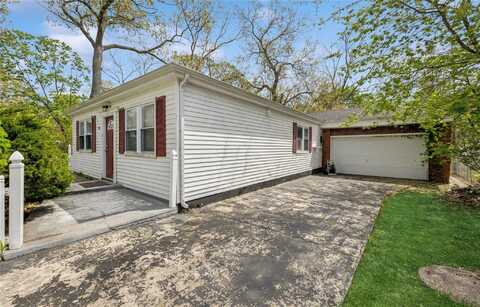 54 Oakdale Avenue, Selden, NY 11784