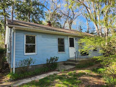 2288 River Road, Calverton, NY 11933