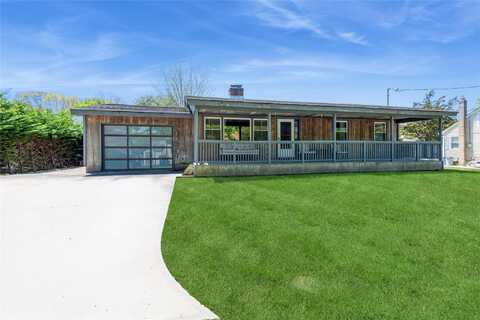 5 Mineola Court, Hampton Bays, NY 11946