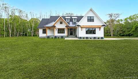 33 Lagoon Court, South Jamesport, NY 11901